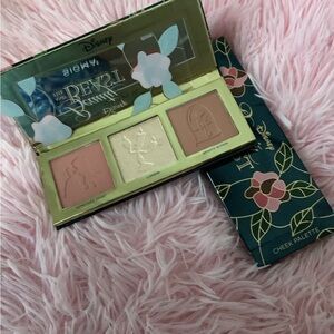 NIB Disney Beauty and the Beast Blush Highlighter Palette Pink and Cream